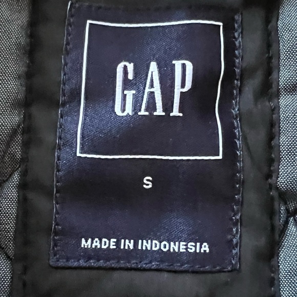 Gap quilted zip jacket in black. Size S NWOT! - Picture 10 of 11